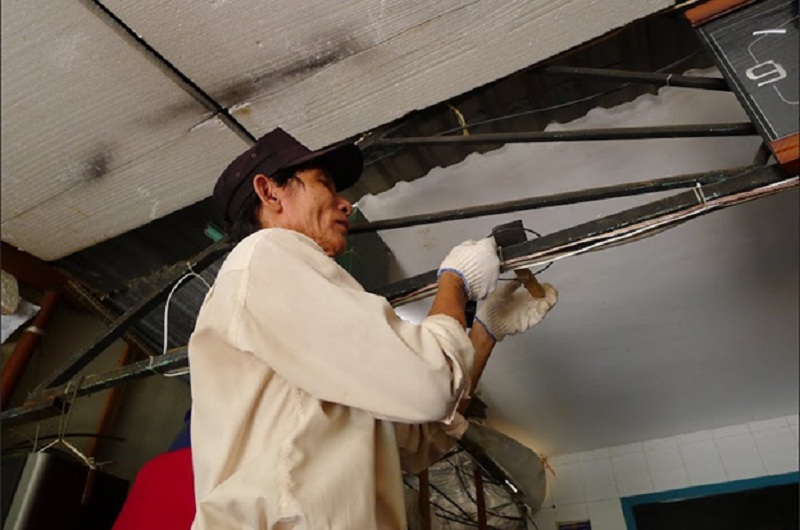 Bẫy chuột hình bán nguyệt